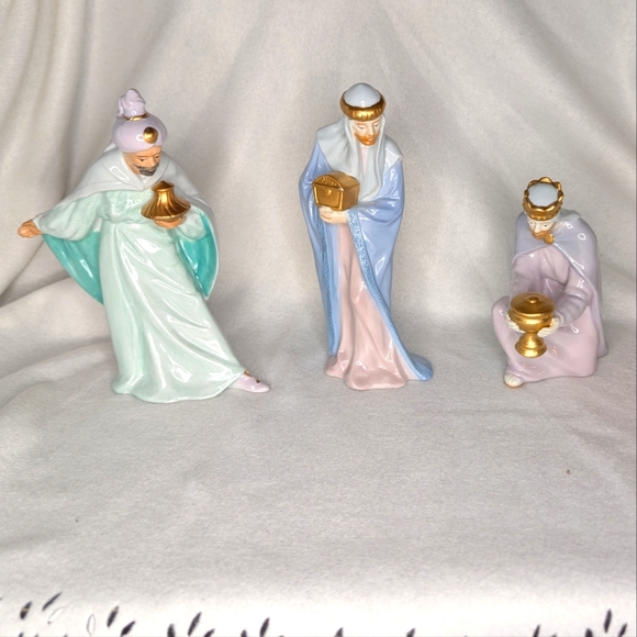 Vintage 1993 Avon Bethlehem Nativity Collection "Magi" 2nd Issue Set of 3 - Picture 1 of 12